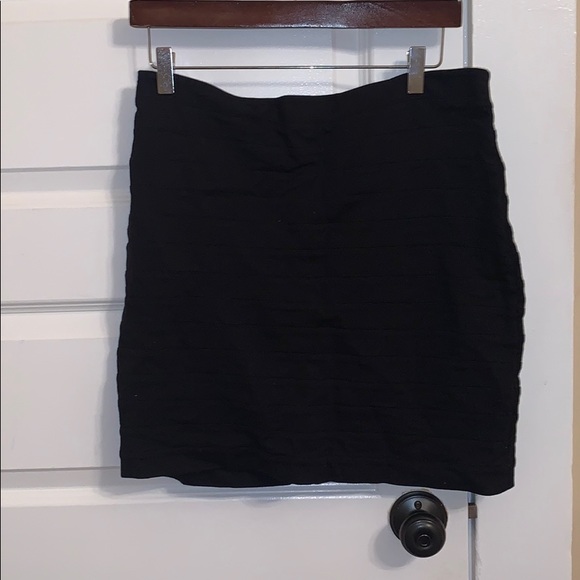 Black mini skirt - Picture 1 of 2